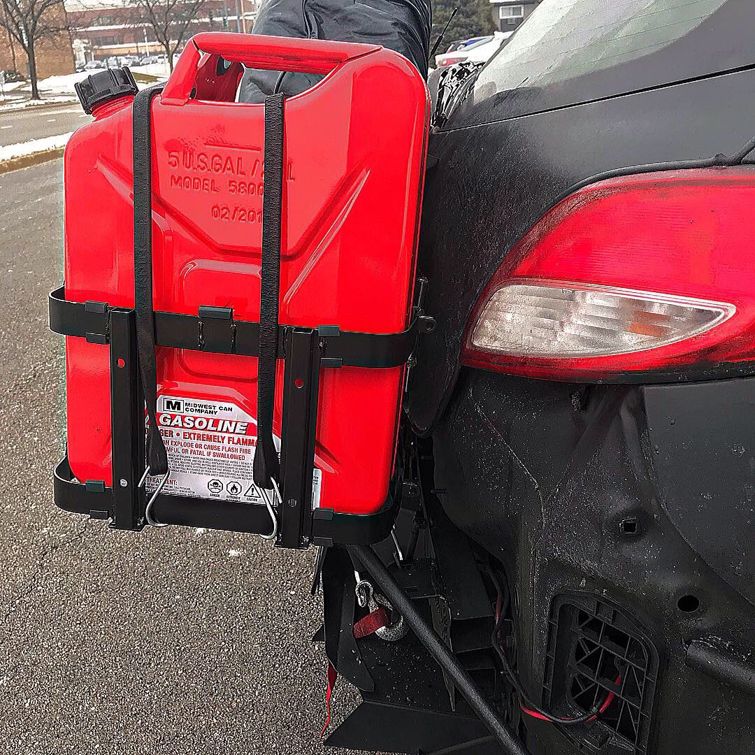 PandaVenge's tweet image. #buildupdate New jerrycan rear end mount completed. I definitely prefer this design over having it on the roof. I’m also selling the old black can if anyone wants it. Still holds fuel just don’t need it anymore. #projectcar #rally #mazda  #sport2 #baja2 #racecar #offroadcar #rear