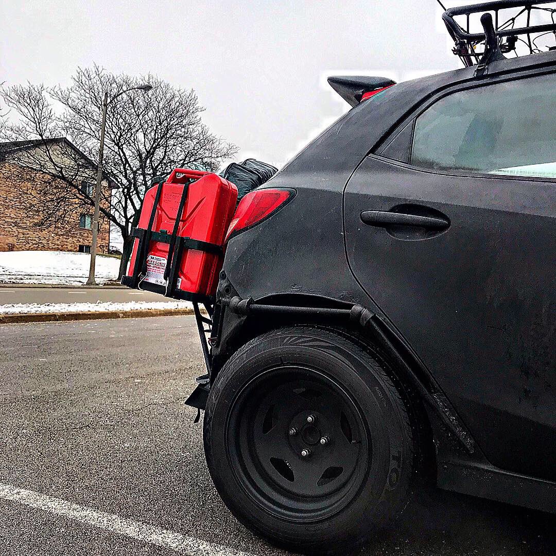 PandaVenge's tweet image. #buildupdate New jerrycan rear end mount completed. I definitely prefer this design over having it on the roof. I’m also selling the old black can if anyone wants it. Still holds fuel just don’t need it anymore. #projectcar #rally #mazda  #sport2 #baja2 #racecar #offroadcar #rear
