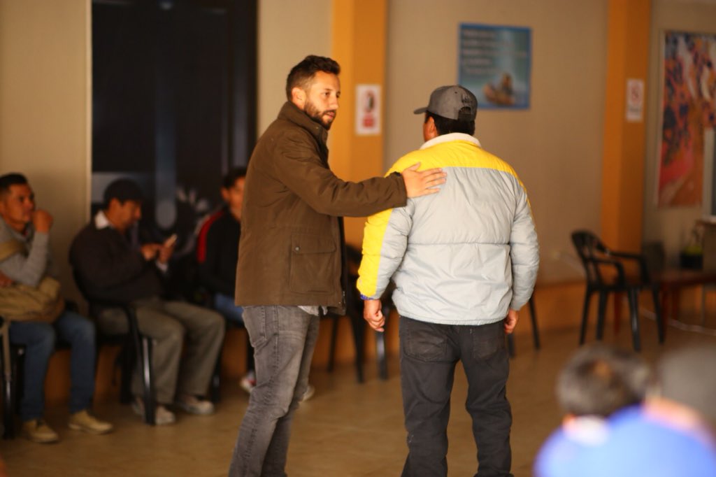 EDEC_EP's tweet photo. Hoy visitamos La Casa del Obrero 👷‍♂️ para trabajar con los beneficiarios de este Programa Municipal en un Taller de Comunicación Asertiva donde podrán mejorar el trabajo en equipo y aprenderán a resolver problemas mediante la comunicación 👏🏽😀 https://t.co/htzzpJPIeq