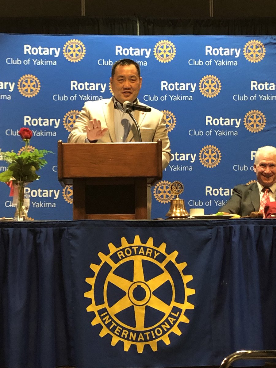 pat_chun's tweet photo. Nice afternoon with @yakimarotary. Congrats on 100 years of serving Yakima. Thx @CougarAthFund members Doug and Darlene Picatti for giving @WSUCougars center stage at today’s meetings. #GoCougs https://t.co/a1RwDDSzXB