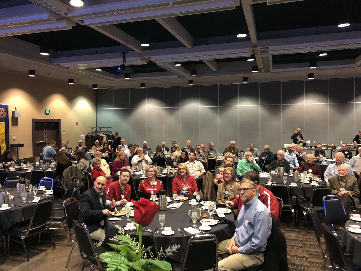 pat_chun's tweet photo. Nice afternoon with @yakimarotary. Congrats on 100 years of serving Yakima. Thx @CougarAthFund members Doug and Darlene Picatti for giving @WSUCougars center stage at today’s meetings. #GoCougs https://t.co/a1RwDDSzXB