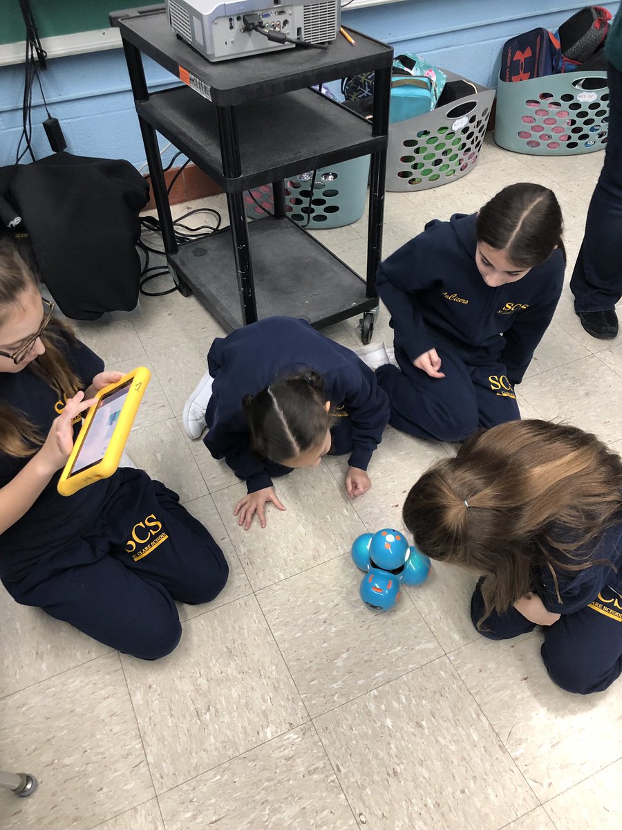 SCSMsMueller's tweet photo. 4-1 had so much fun coding with Mrs. Dulas! Thank you for today! https://t.co/TYOvkNZhhj