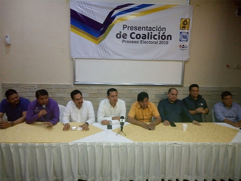 PAN y PRD repiten alianza tras derrota del 2018 y suman al PES

Representantes estatales del <a href="/PRDQRoo/">PRD Quintana Roo</a>, @PANQR  y <a href="/PES_QRoo/">Encuentro Social</a>, anunciaron la coalición🤝 ‘Orden y Desarrollo por Quintana Roo’. ✅
#PRD, #PAN y #PES
👉 goo.gl/yYp3vp