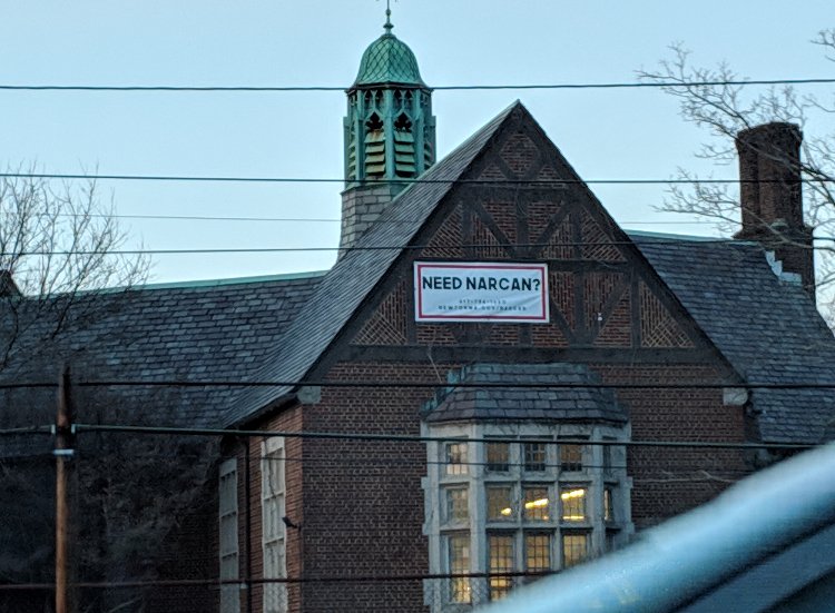 FacingAddiction's tweet image. We spy #ICarryNarcan on a church off I-90 leaving Boston! #Facingaddiction