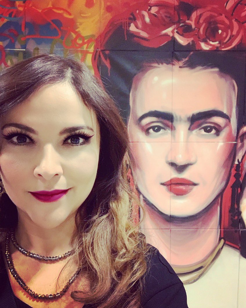betzabezumaya's tweet photo. Una hermosa tarde acompañando a Frida y a Diego que nos visitan en Moscú, 90 pieza y una excelente cronología de vida con fotografías, en la sala Manezh reciben día con día a decenas de moscovitas que recorren la exposición #vivalavida #fridaydiego @ActualidadRT https://t.co/PudvJ3bItP