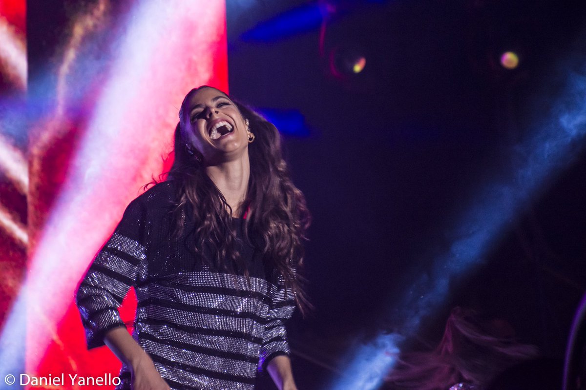 oursunshinetini's tweet photo. Novas fotos da Tini em alta qualidade no show em Pinamar! #TiniEnPinamar https://t.co/Nkg0FKGkHo