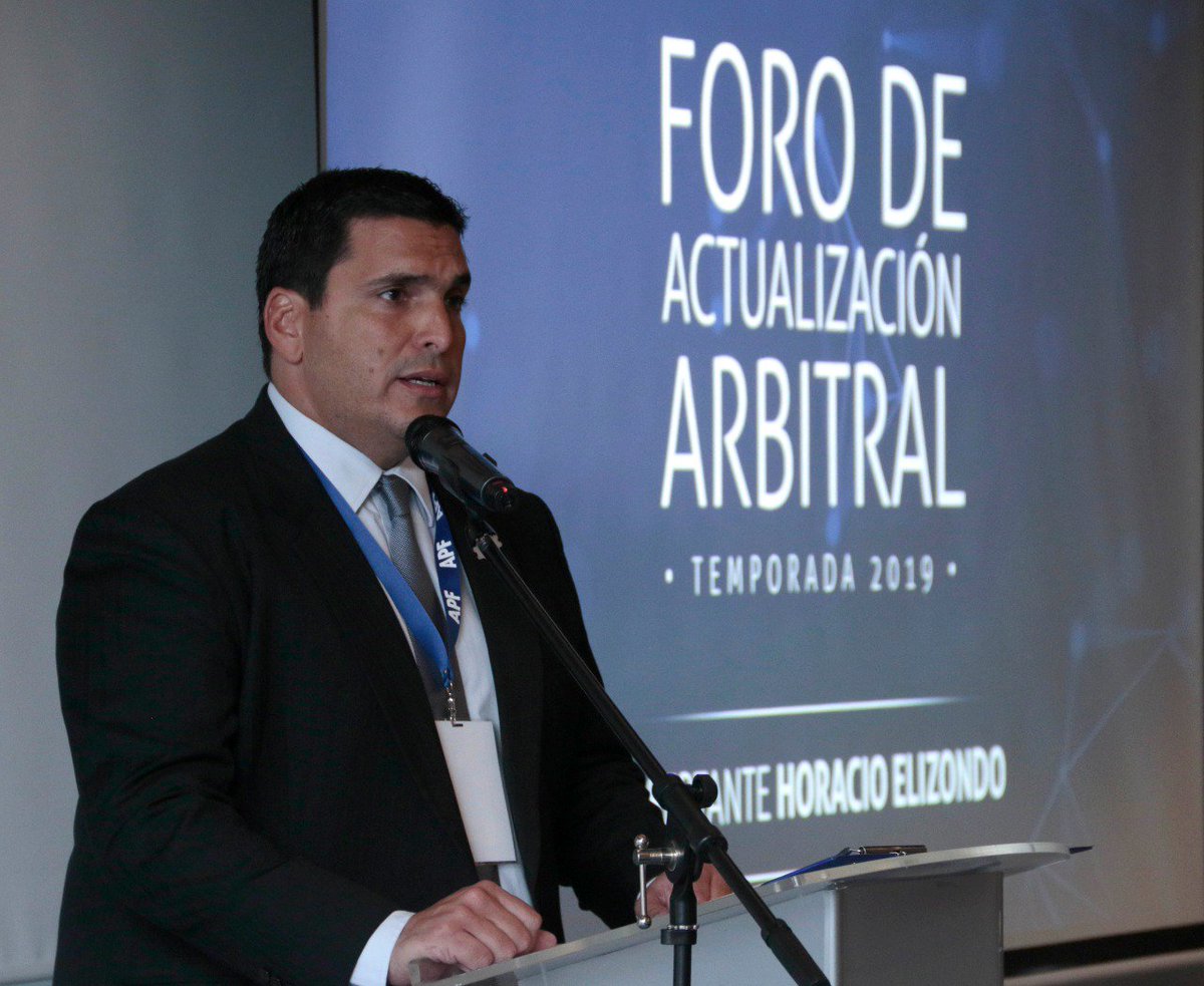 APFOficial's tweet photo. "El proyecto somos todos"

Con presencia del Pdte. de la APF, @RHarrisonP, se desarrolló el Primer Foro de Actualización Arbitral, a cargo del Director de la Comisión de Árbitros, @ElizondoOK, secundado por Enrique Cáceres, líder del Depto.Técnico.

+Info: https://t.co/Y4m66ywEhN https://t.co/Lp59f7UF8p