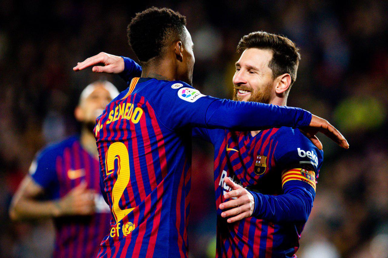 Semedo abraza a Messi tras su gol al Levante (Foto: FC Barcelona).