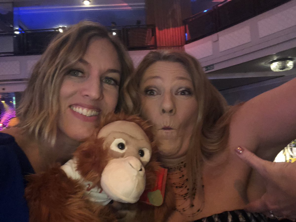 ClaireHills22's tweet photo. #keepitvivid #TWGlobes @goldmedalagents @T2News 💕💕 https://t.co/TWKNWoZm6i
