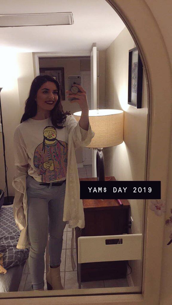 blaineashlei's tweet photo. Switched up the robe this year. #HAPPYYAMSDAY ๐ https://t.co/hLu1igHtoc