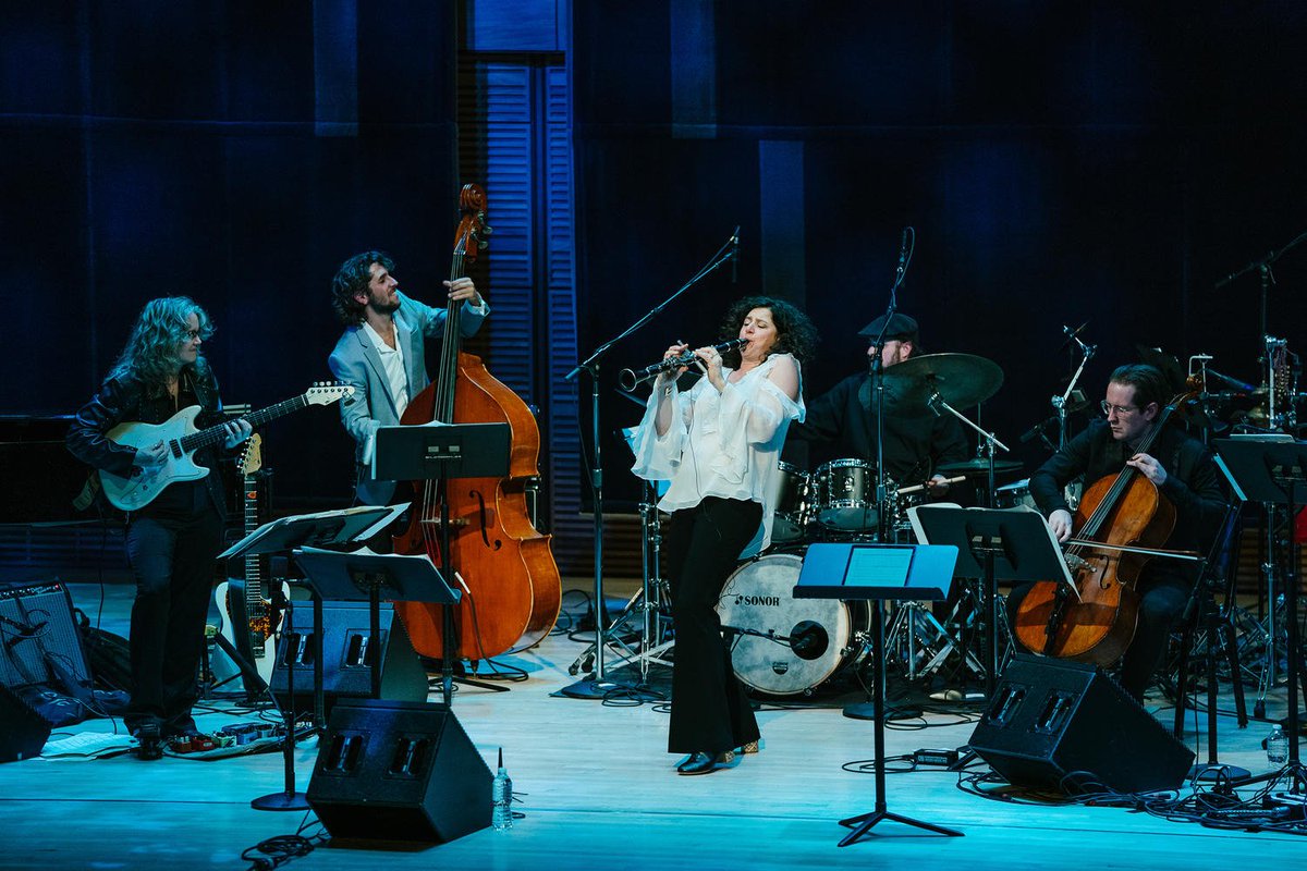 carnegiehall's tweet image. .@Anat_Cohen and her tentet celebrated the beauty and versatility of the clarinet in a sold-out #ZankelHall performance, featuring a world premiere for solo clarinet and ensemble by Lev-Ari, co-commissioned by #CarnegieHall. #125CommissionsProject