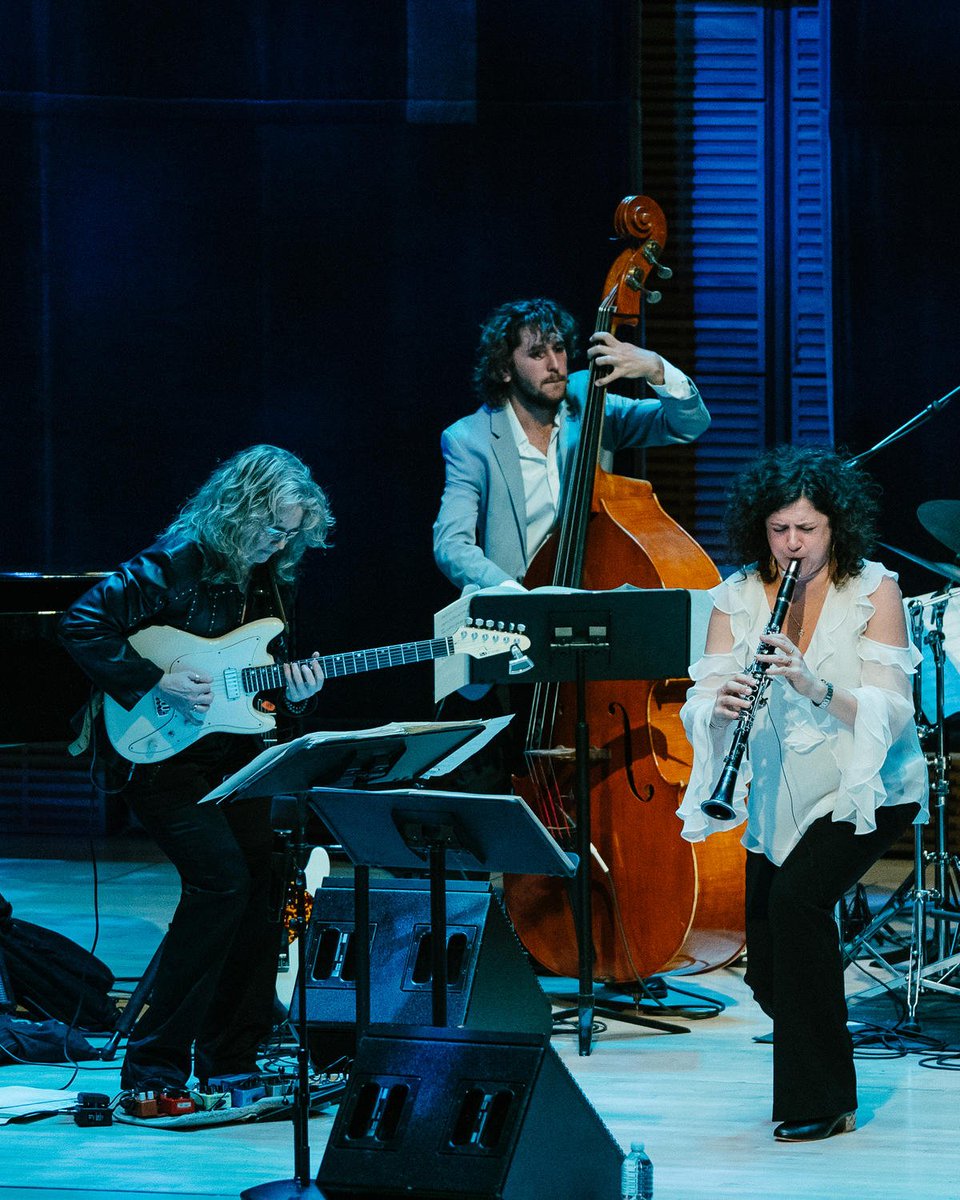 carnegiehall's tweet image. .@Anat_Cohen and her tentet celebrated the beauty and versatility of the clarinet in a sold-out #ZankelHall performance, featuring a world premiere for solo clarinet and ensemble by Lev-Ari, co-commissioned by #CarnegieHall. #125CommissionsProject