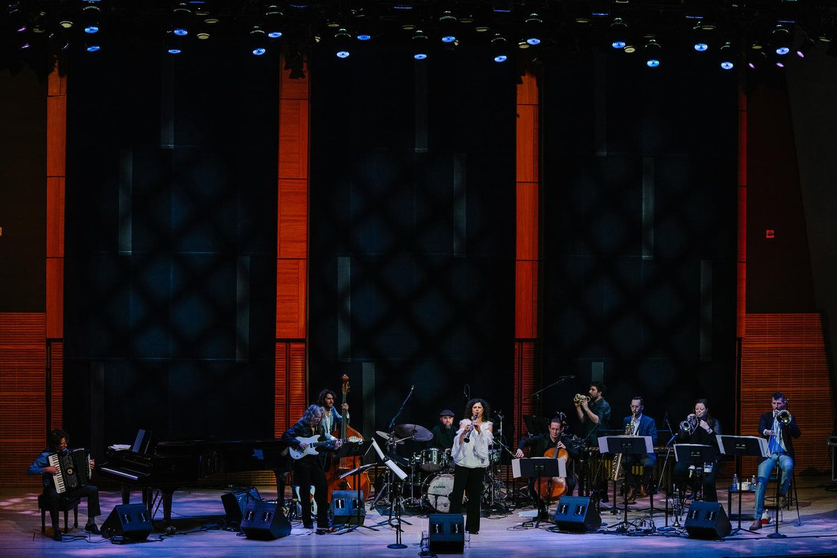 carnegiehall's tweet image. .@Anat_Cohen and her tentet celebrated the beauty and versatility of the clarinet in a sold-out #ZankelHall performance, featuring a world premiere for solo clarinet and ensemble by Lev-Ari, co-commissioned by #CarnegieHall. #125CommissionsProject