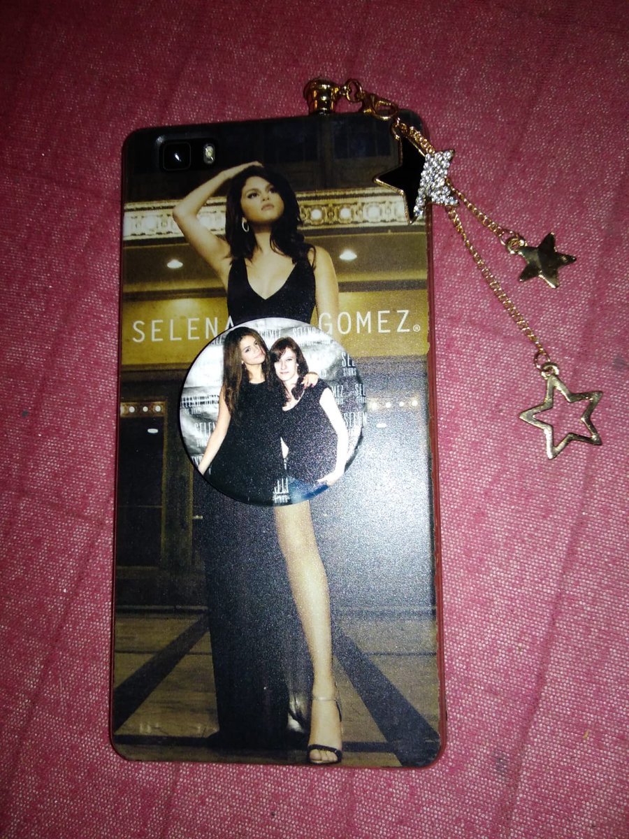 Daily_Selenator's tweet photo. I love my Handy Case &amp; Popsocket sooo much - Thank you Sel for making my Handy so beautiful ❤❤❤ #SG #SelenaGomez #Love #HandyCase #Popsocket #Queen https://t.co/Hi6lQj3ijH