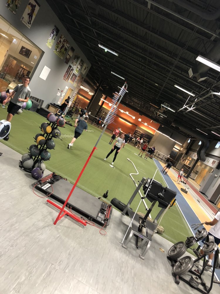 OAPerformCenter's tweet photo. Busy night tonight get in here before there is no room left!!! Adults can try for two weeks for FREE!  Kids each get their own program personalized just for them. What are you doing still reading this call us 207-710-5509 https://t.co/m86OkxEbXV