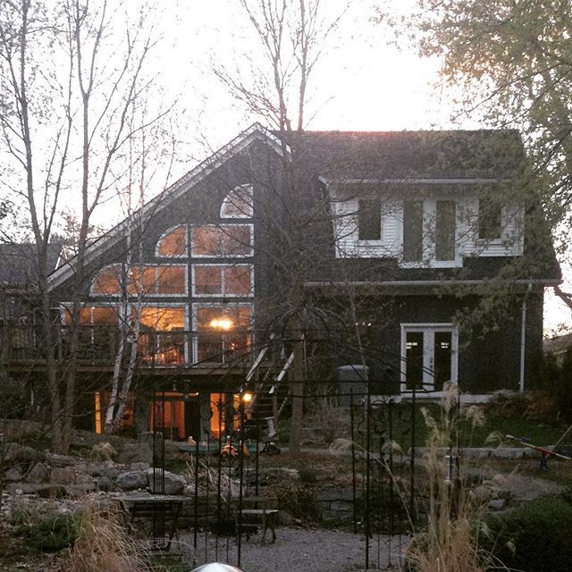 ernstwallner's tweet image. Yes!! #tbt 10 years ago I built this place for my family. Don’t tell my wife, I’m really starting to get the itch to do this again..I should finish this one first... #focusproblem #keepdreaming #betterthesecondtime #build #customhomes
•
•
•
#muskoka #homebuilding #greatroom …
