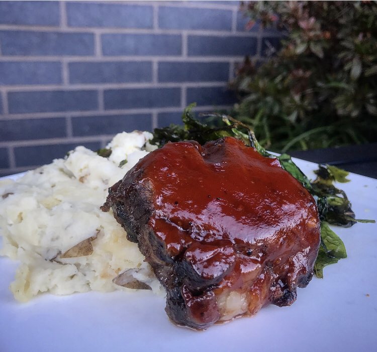 BBQ short rib, mashed potato and fried spinach. #shawty #strongtothefinich