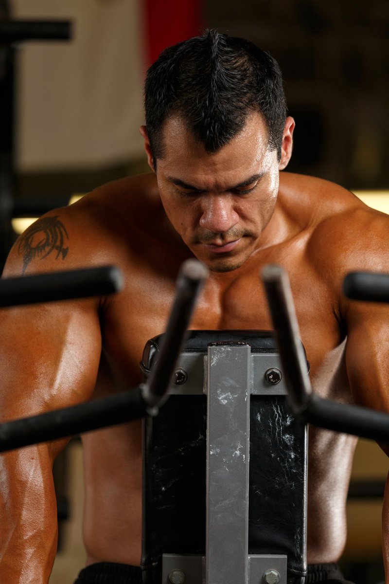 So do you think cables or machines are better? #mexican #HULK #bodyengineers #iconmeals #gymtime #ActorsLife #jessejames #rollinsw0llen #BuildYourBody #Venice #evogennutrition #fitness #Motivation #evogenelite #harbinger #harbingerfitness #gymrat #tc1Gel #nike #goldsgym #RT