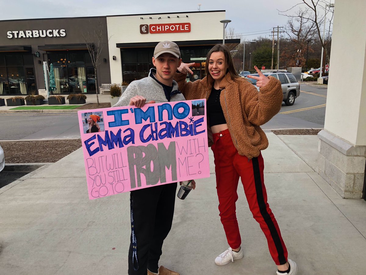jennaschaeferr's tweet photo. @emmachamberlain PLEASE COME TO PROM WITH US😩😩😩😩😩 https://t.co/zy0ZkObq6r