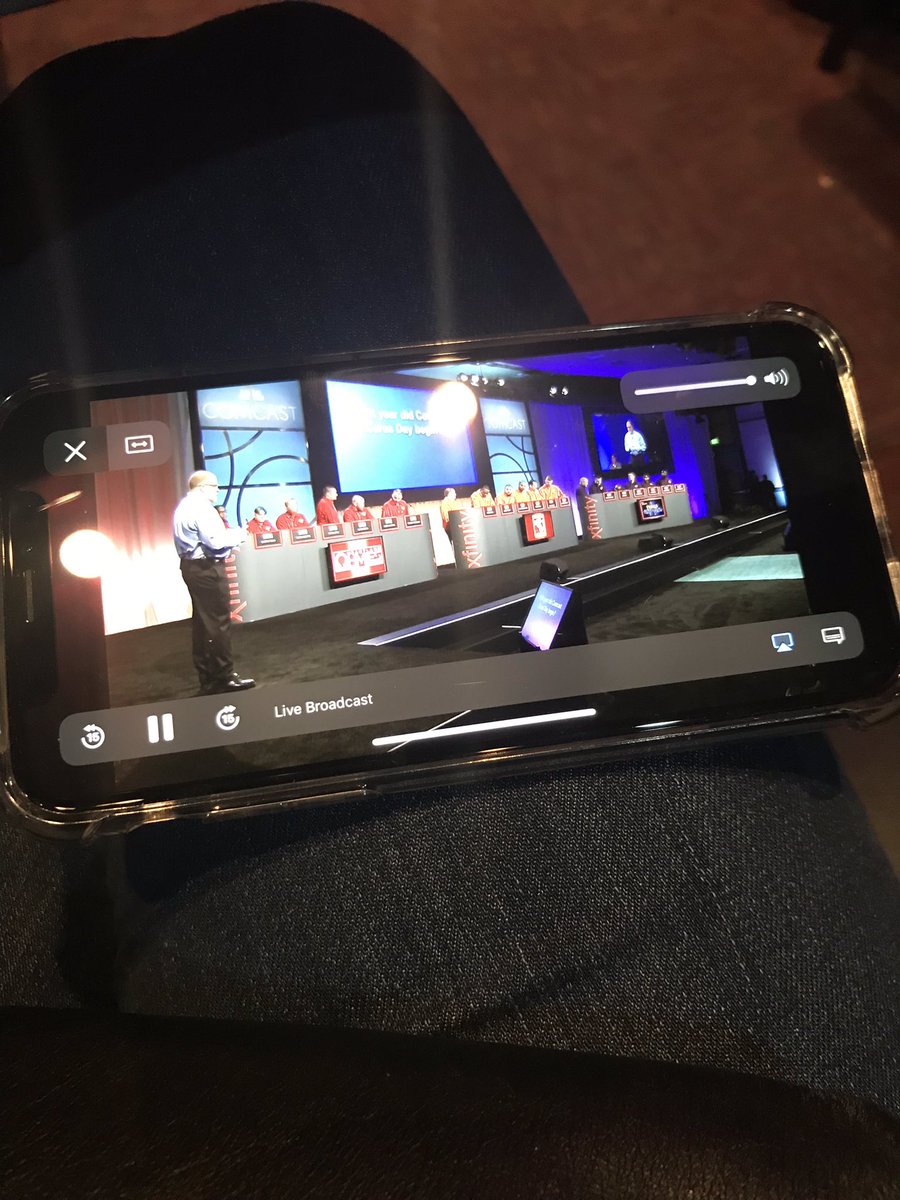 jaimelyn310's tweet photo. When you had to leave #commtechjeopardy early, but can livestream from the airport... and you get to witness a tie! https://t.co/eXUpe6vhe2