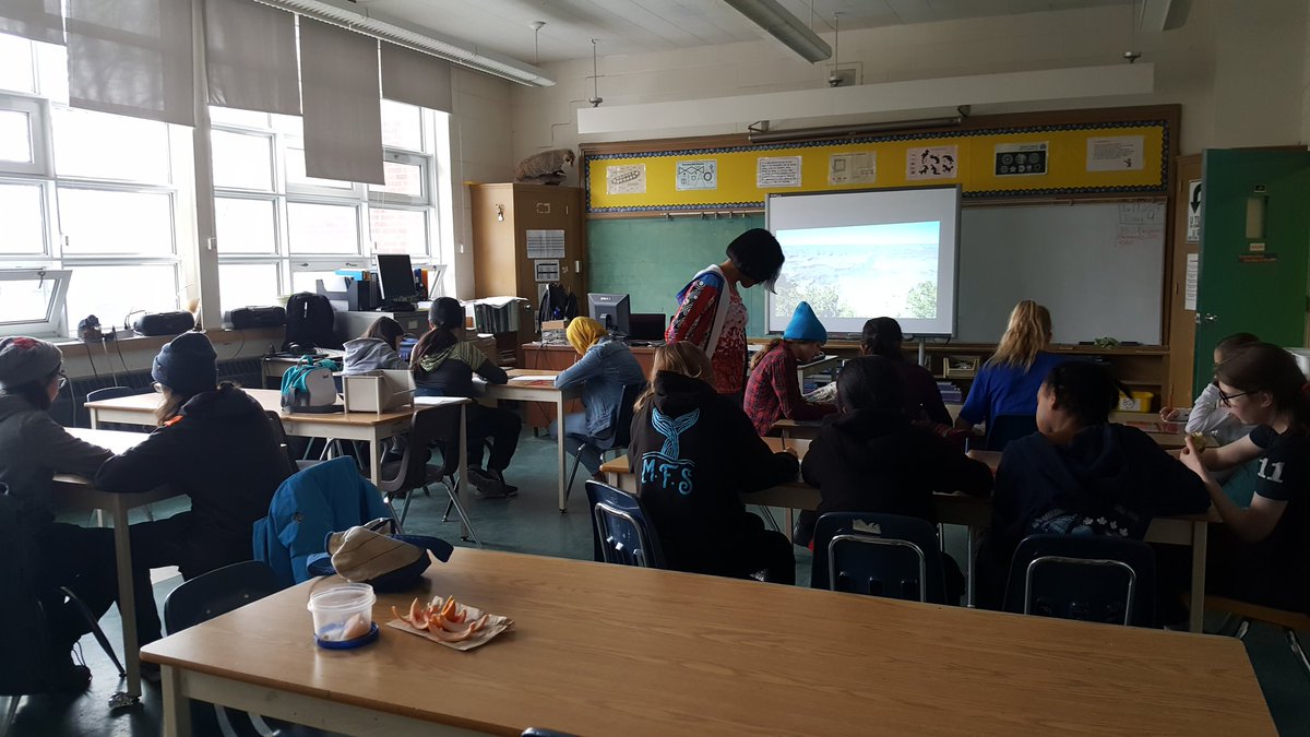 indusspaceCA's tweet image. We enjoyed talking about #planetaryscience, #mapping and #spatialawareness with the @KingEdwardTDSB Gr. 8 girls #stem club today! #earth #mars #nextgen #scicomm #teamwork