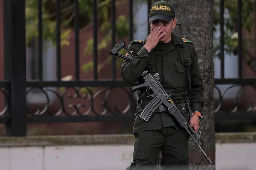 ByJoseLuis's tweet photo. Una imagen que lo dice todo. Oraciones por las víctimas, fortaleza a los familiares. Colombia pide justicia! #Noalterrorismo #NoMasTerrorismo #RechazoAtentado https://t.co/PrSbpquLn1