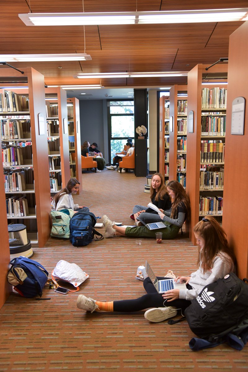 PasadenaPoly's tweet photo. Rainy days mean lots of cozy library time! What's your favorite thing to do on rainy days? #polypanthers #pasadenapoly #admissionthursdays https://t.co/GHkOS7bQxi
