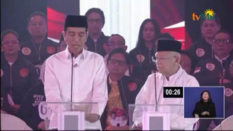 Kalau ujian nasional, anak sekolah sebaiknya diperbolehkan utk open book, karena mengacu pada pemimpin negara yang open text note pada “ujian” capres