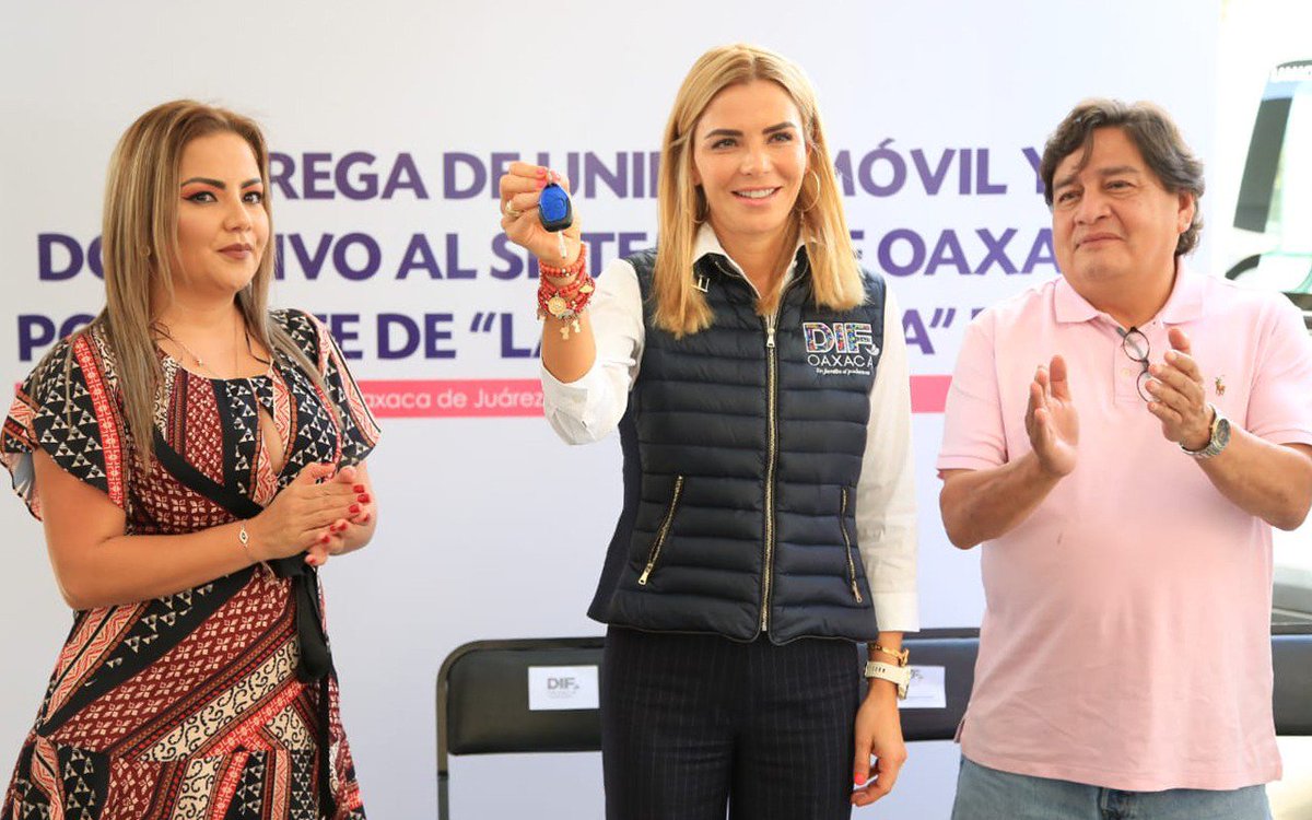 IvetteMurat's tweet photo. Agradezco el donativo de “La Mexicana” del Grupo Radiofónico ASG que dirigen la Gte. Gral. Jacqueline Gaytán, el Dir. Gral. Alfonso Sanabria y el Dir. de Noticieros Jaime Velásquez. A través del apoyo de 50 mil pesos y una Unidad Móvil, familias gozarán de servicios gratuitos. https://t.co/MQMKZaGXSB