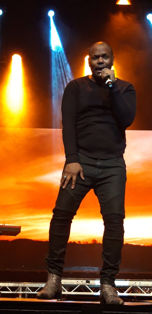 michelle1884x's tweet photo. @AntonStephans you were fantastic at Southend 16th on @FastloveTour at @SouthendTheatre https://t.co/bHYF8xLkgx