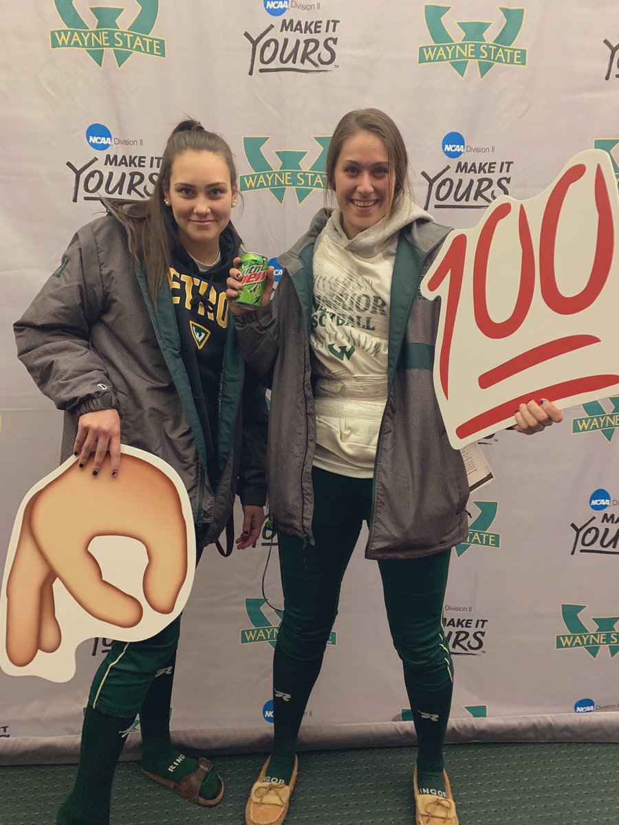 megan_guitar's tweet photo. #MatthaeiLive @waynestwarriors https://t.co/roskhgUXhL