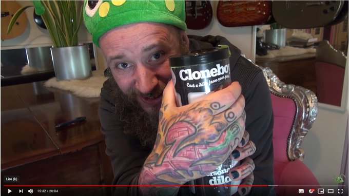 INSOLITE : Monsieur Weirdo d&eacute;balle le CLONE A WILLY (Moule ton p&eacute;nis) envoy&eacute; avec M&rsquo;sieur Jeremy en cadeau<a href="/tag/skirt"class="tags"><span>#skirt</span></a><a href="/tag/hentai"class="tags"><span>#hentai</span></a><a href="/tag/analsex"class="tags"><span>#analsex</span></a><a href="/tag/kyo"class="tags"><span>#kyo</span></a><a href="/tag/cul"class="tags"><span>#cul</span></a><a href="/tag/levrette"class="tags"><span>#levrette</span></a><a href="/tag/masturbator"class="tags"><span>#masturbator</span></a>