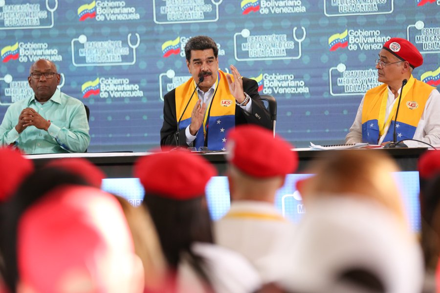PresidencialVen's tweet photo. #DeInterés 📰 | Arriban al país medicamentos en reposición tras acto terrorista en el IVSS https://t.co/Xhm1trXqS0 @NicolasMaduro  #MédicosAlServicioDelPueblo https://t.co/0fwX8G0rIC
