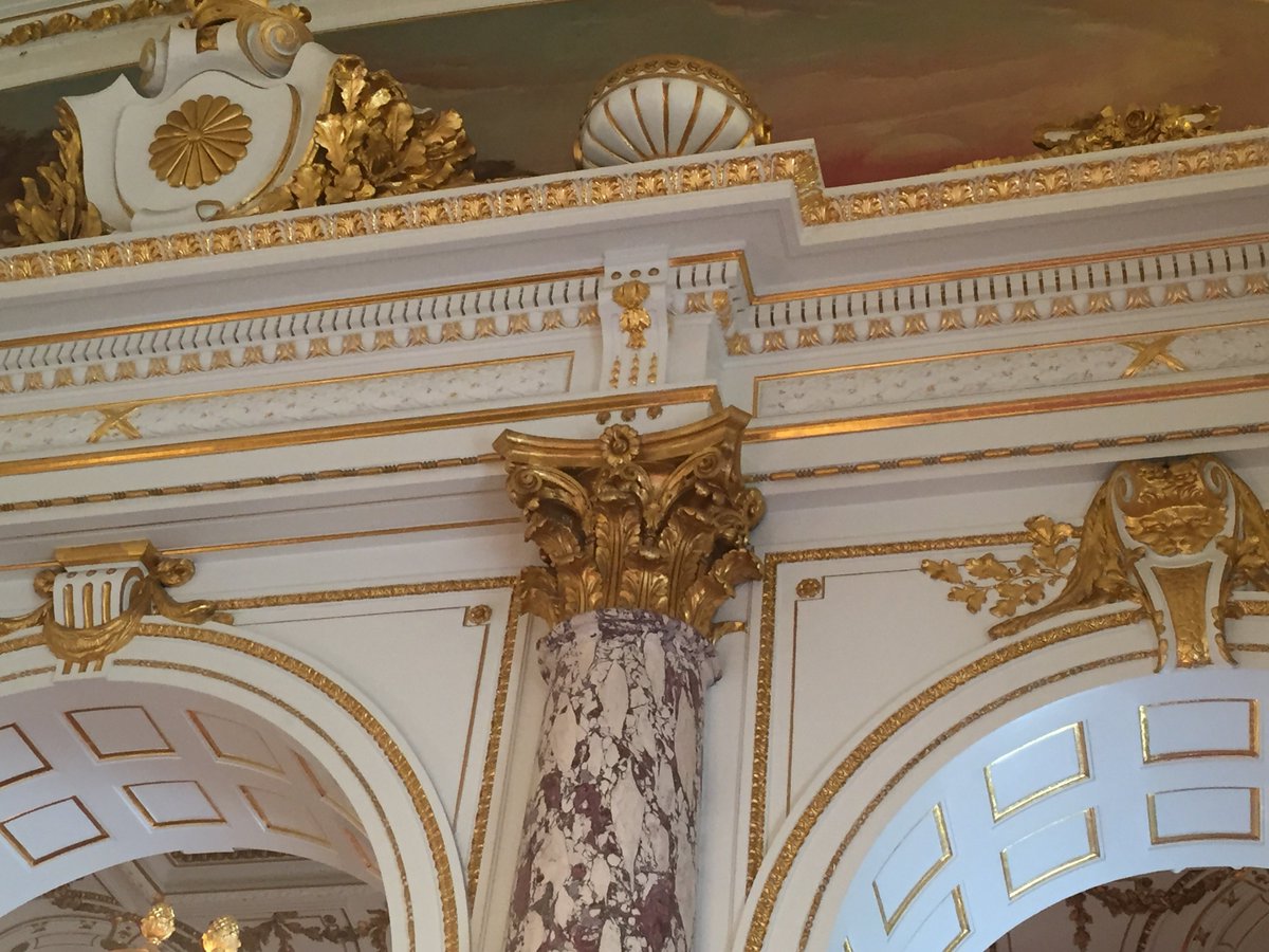 迎賓館赤坂離宮 Akasaka Palace アカンサス 本館2階大ホールの柱は ギリシャ古典建築様式 コリント式 です コリント式は柱頭の華麗なアカンサスの葉のモチーフが特徴的です 本物のアカンサスの葉と見比べてみて いかがでしょう アカンサスは音声