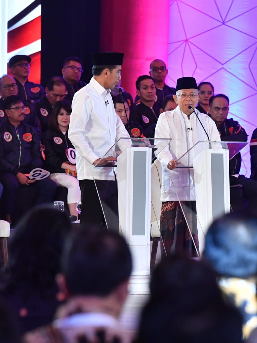 DianMegaaz's tweet photo. Ga perlu grasa grusu, santai aja
#01UnggulDebat
#JokowiKerjanyaNyata
#LenganBajuSingsingkan
#dmg10 https://t.co/kRUugw6lM9