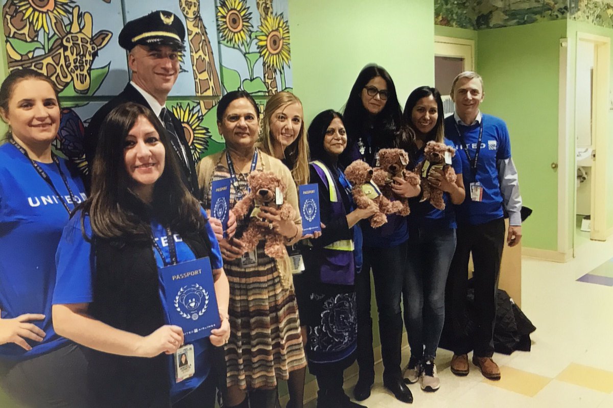 EWR Adventure Bear delivery to the Jersey City Medical Center was fun! The kids loved Ben Flyin. #WEAREUNITED #United2winNYC #unitedfamily #core4caring #adventurebear