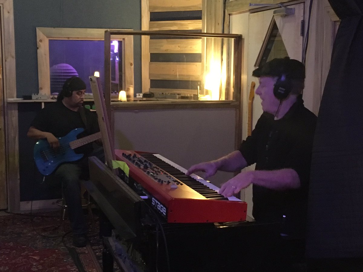 ElizaNealsRocks's tweet photo. Wait till you hear this @Popachubb #GPsJukeJoint #LICNY catch some of it over on Insta 🔝 or my #facebook https://t.co/RGuXAJc3NN 🍾 https://t.co/BsFyopPxWw
