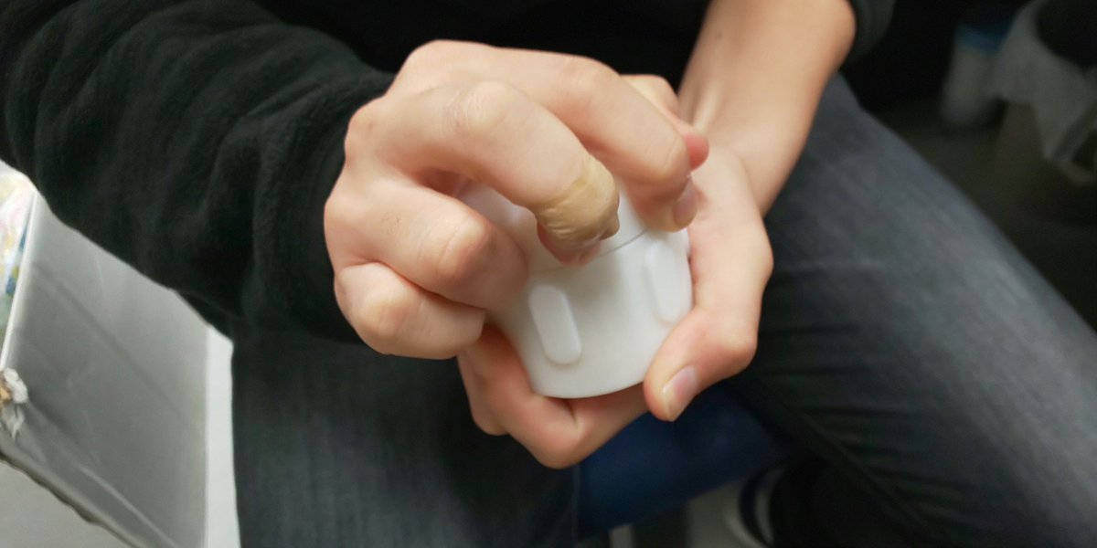 fidget_maker's tweet image. 「3Dプリンタで作るフィジェットトイ」3号機をご紹介。
その名は「Fidget Mill」。「Mill」とは胡椒挽き、即ちペッパーミルの「ミル」。ハンドルを回す事であのゴリゴリとした感触が得られる優れモノ。
#Fusion360 #3dprint #3Dprinting #3Dプリンター #fidget #フィジェット #toy #おもちゃ