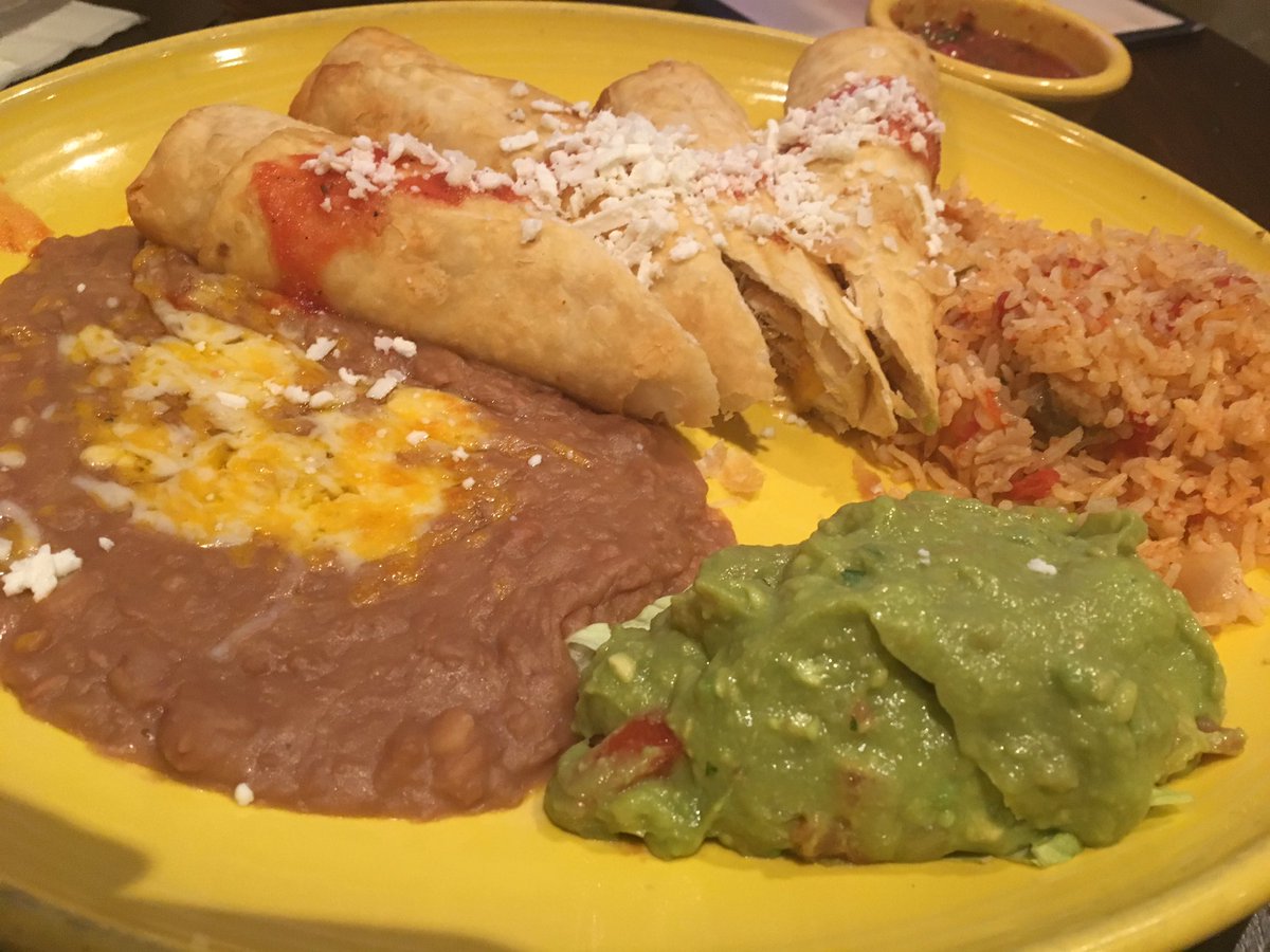 ElChicano1976's tweet photo. Enjoying the delicious delicacies and #margaritas at @elcholo1923 #lalemonade #chickenchimichanga #foodporn #laoriginal #bestinla #musttry https://t.co/4ft2g4PjrF