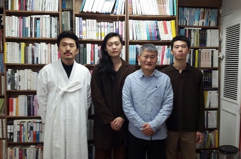 폐업 위기 사회과학서점 ‘풀무질’ 인수할 사람 나왔다
hani.co.kr/arti/society/l…