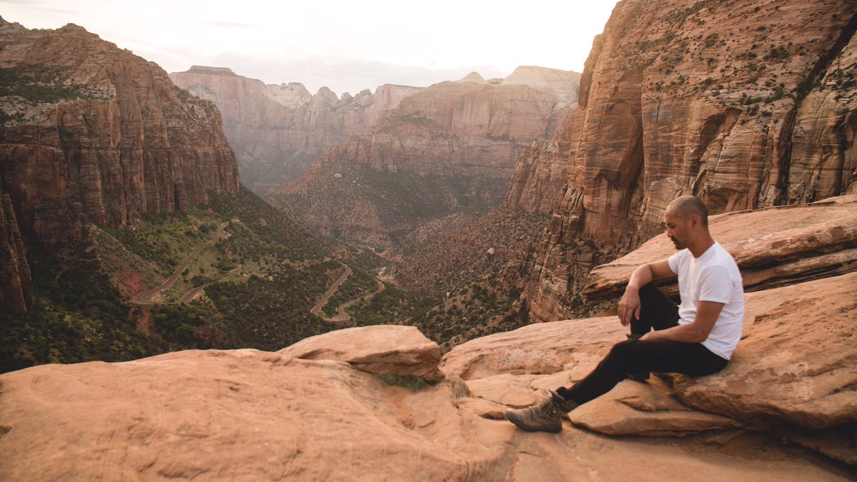adamjlim's tweet photo. There’s something about being outdoors and hiking I ❤️ so much! #nature #zionnationalpark #canyonoverlook #canyon #earth #appreciate #adventure https://t.co/BjNZnC34PK