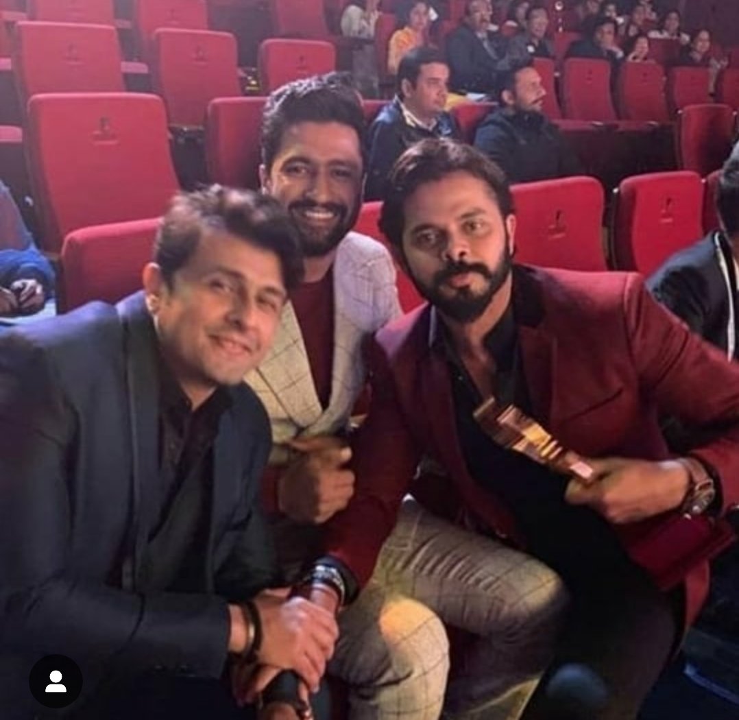 Team_Sreesanth's tweet photo. @sreesanth36 with @vickykaushal09 &amp; #SonuNigam at #lionsgoldawards2019 😍❤️😍

#SreeFam #Sreesanth #VickyKaushal @Bhuvneshwarisr1 https://t.co/qATSe6fn2V