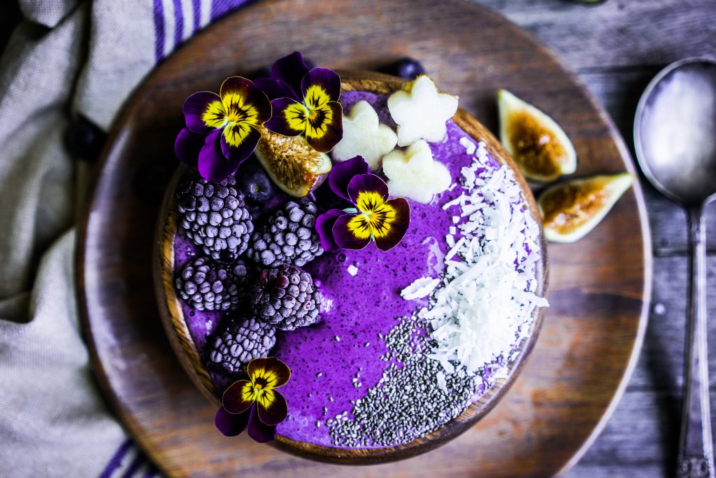 Need some healthy breakfast ideas to get you through your new year health kick? We've got anti-oxidant rich goodness ready for you! Check out Hurrythefoodup's beautifully delicious acai bowl recipes to make your own; ow.ly/HH8j50jQx3y