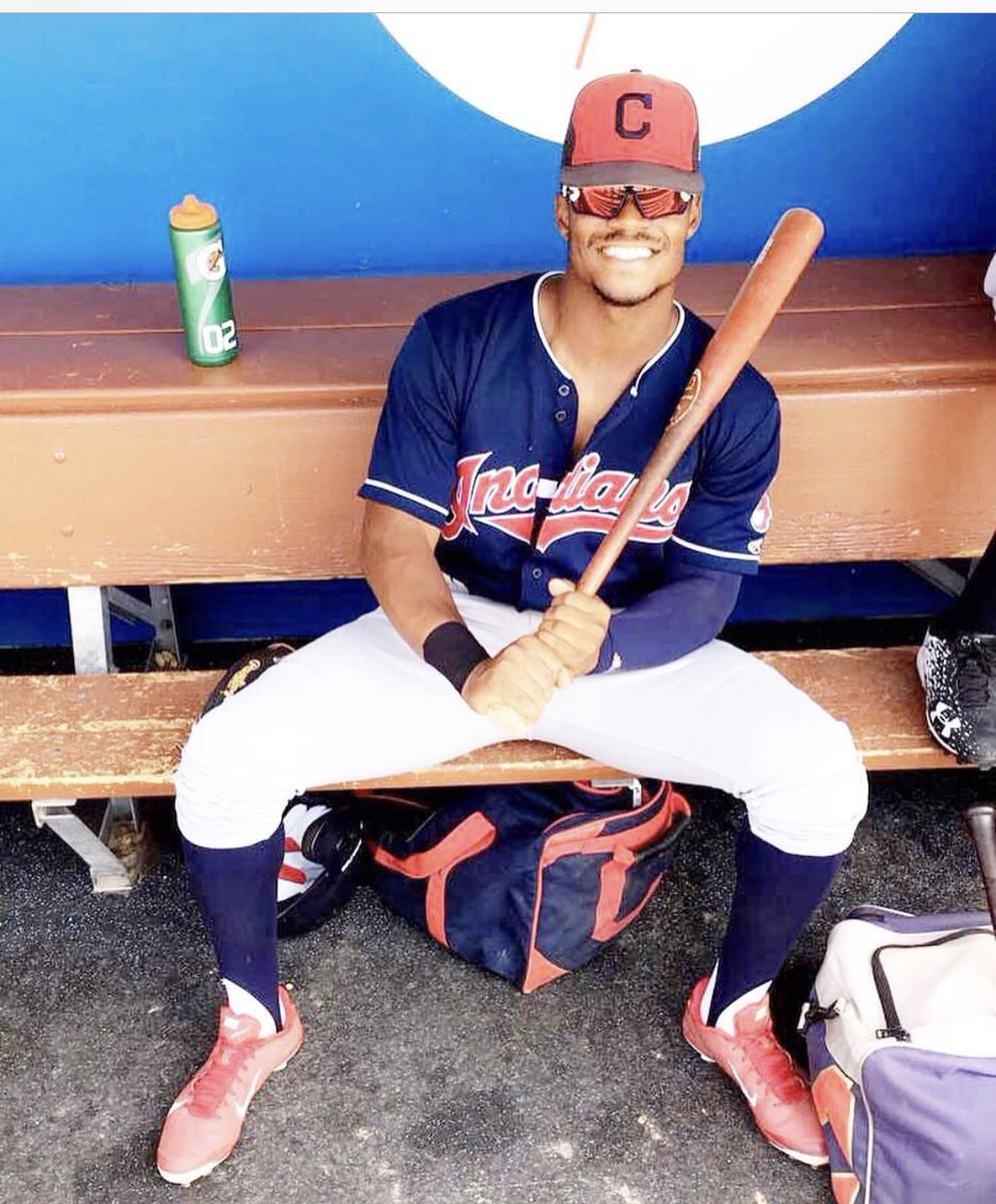 ubeecooling's tweet photo. “I worked out with the Beecool hIVE Compression today and it was phenomenal I need everything you got😂! I used it to hit and I was getting after it and my body stayed really dry” Hosea Nelson #ClevlandIndians #baseball #beeCOOL #hIVECompression https://t.co/yE9fgCZf88