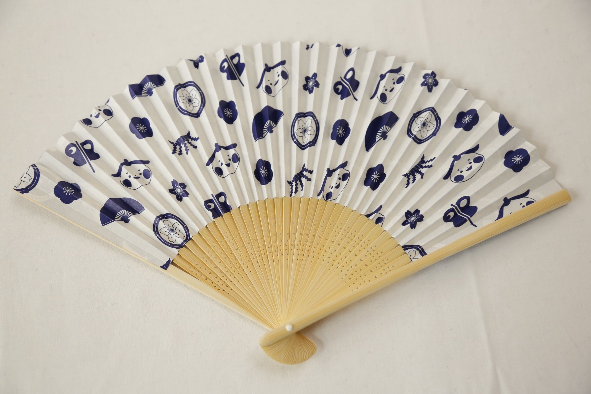 日本相撲協会公式 Lt 売店 土産紹介 Gt 新発売 力士のイラストが可愛い扇子1 500円 扇子袋付き 公式グッズ売店で販売 Sumo 相撲 T Co Adqzyc8nia Twitter