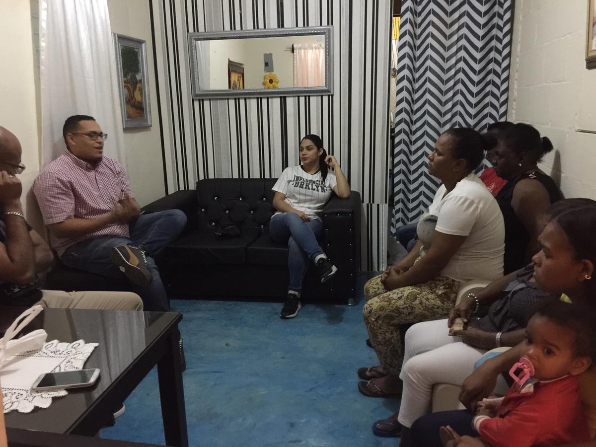 raym0512's tweet photo. Hoy estuvimos en casa de Nelson con parte de su equipo, conversando sobre el proyecto #PalCongreso #TeamMax @maxcastro3 @GenesisCastr14 @PartidoPRSC @wrgenao @luzmaria061 @LinaJCN @mcastro9899 https://t.co/FCVvSwYj6O