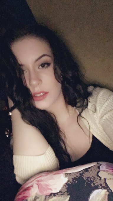 Headed to the awards 💫 https://t.co/WXV9KmJSBI