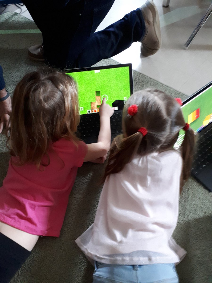 HTKCoding's tweet photo. Creating things in #Minecraft using #flipgrid, even letters of the alphabet😎. @MicrosoftEduCA and @FCLEdu @GoHurricanesGo #tllp #itscodeoutside #codinginkindergarten https://t.co/97JpI2xfaC