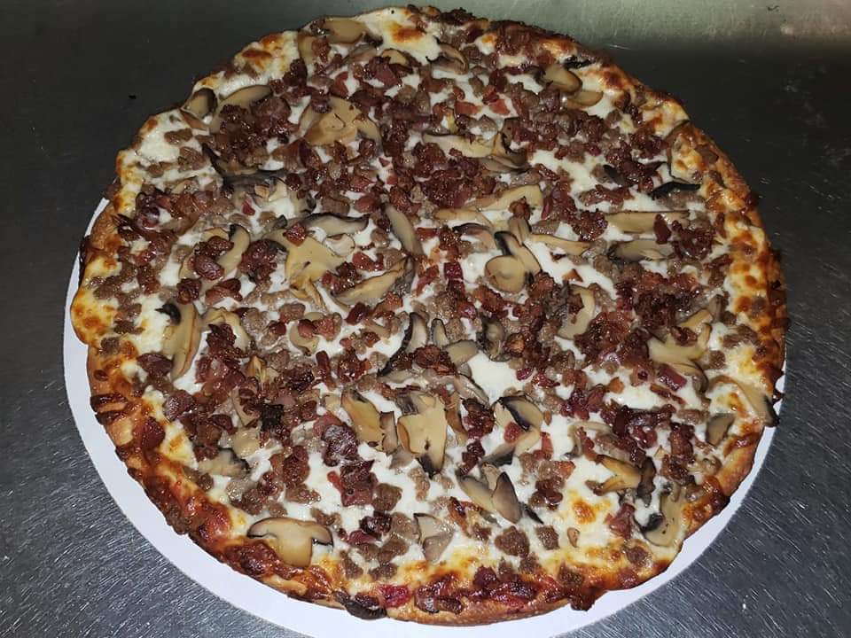 AKilimos's tweet photo. Looking for great food at an affordable price? Tired of paying too much for too little? Great Oak's got you covered. Come on by and treat yourself to some delicious food that will most definitely leave you full and satisfied #GreatOakPizza #PizzaDoneRight https://t.co/kJjD9DtCOP