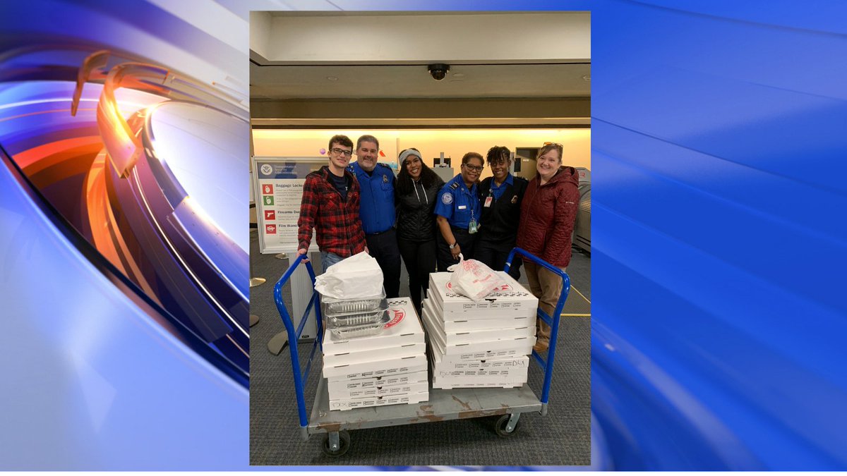 WTKR3's tweet photo. Local woman takes lunch to TSA workers at Norfolk International Airport https://t.co/p4eLaShzNO https://t.co/PLHKXkELCO